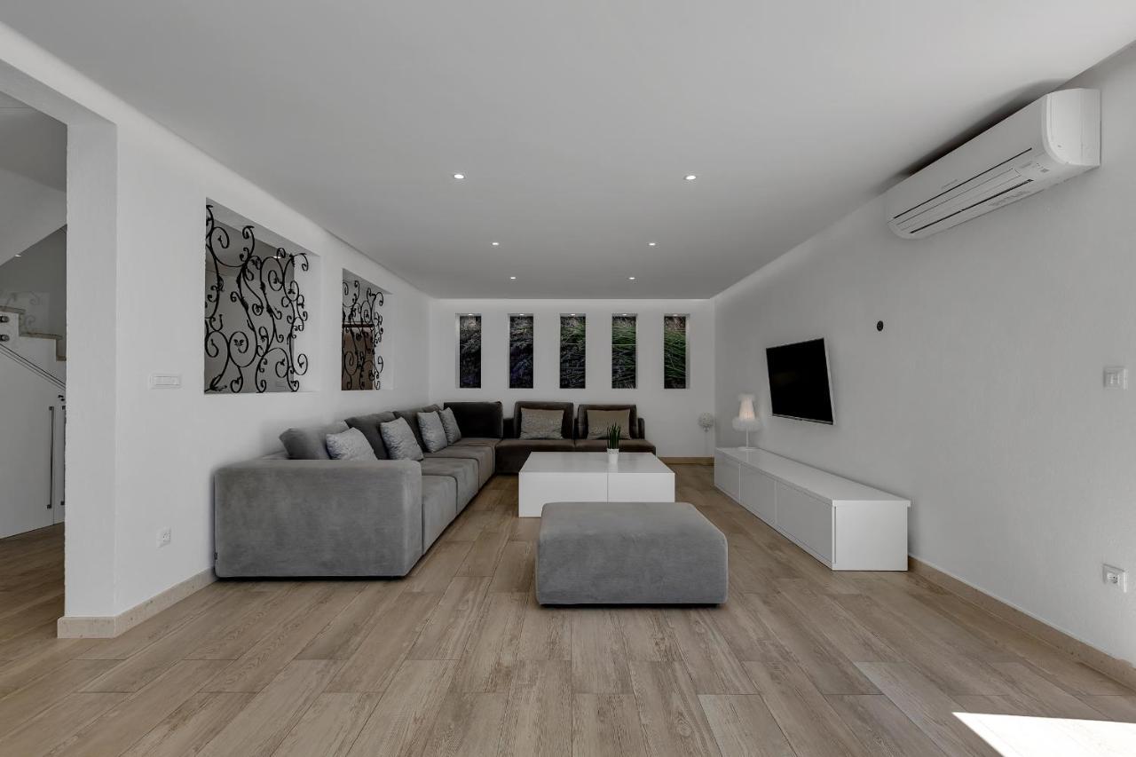 Villa Prestige Baška Voda Exteriör bild